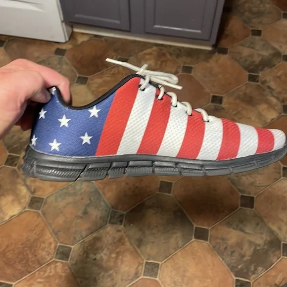 Size 13 trump tennis shoes. No real wear don’t fit any more had to go to a 14 - Picture 4 of 9